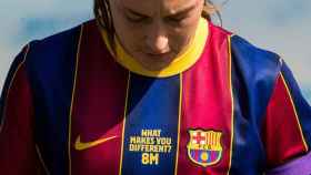 Alexia Putellas luciendo la camiseta especial del 8M contra el Santa Teresa / FCB