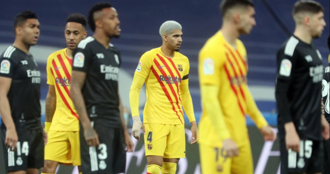 Ronald Araujo, antes del córner donde marcó el segundo gol del clásico frente al Real Madrid / FCB