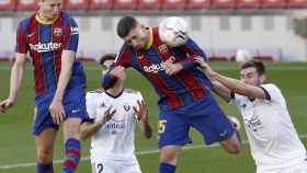 Lenglet rematando una ocasión contra el Osasuna / EFE