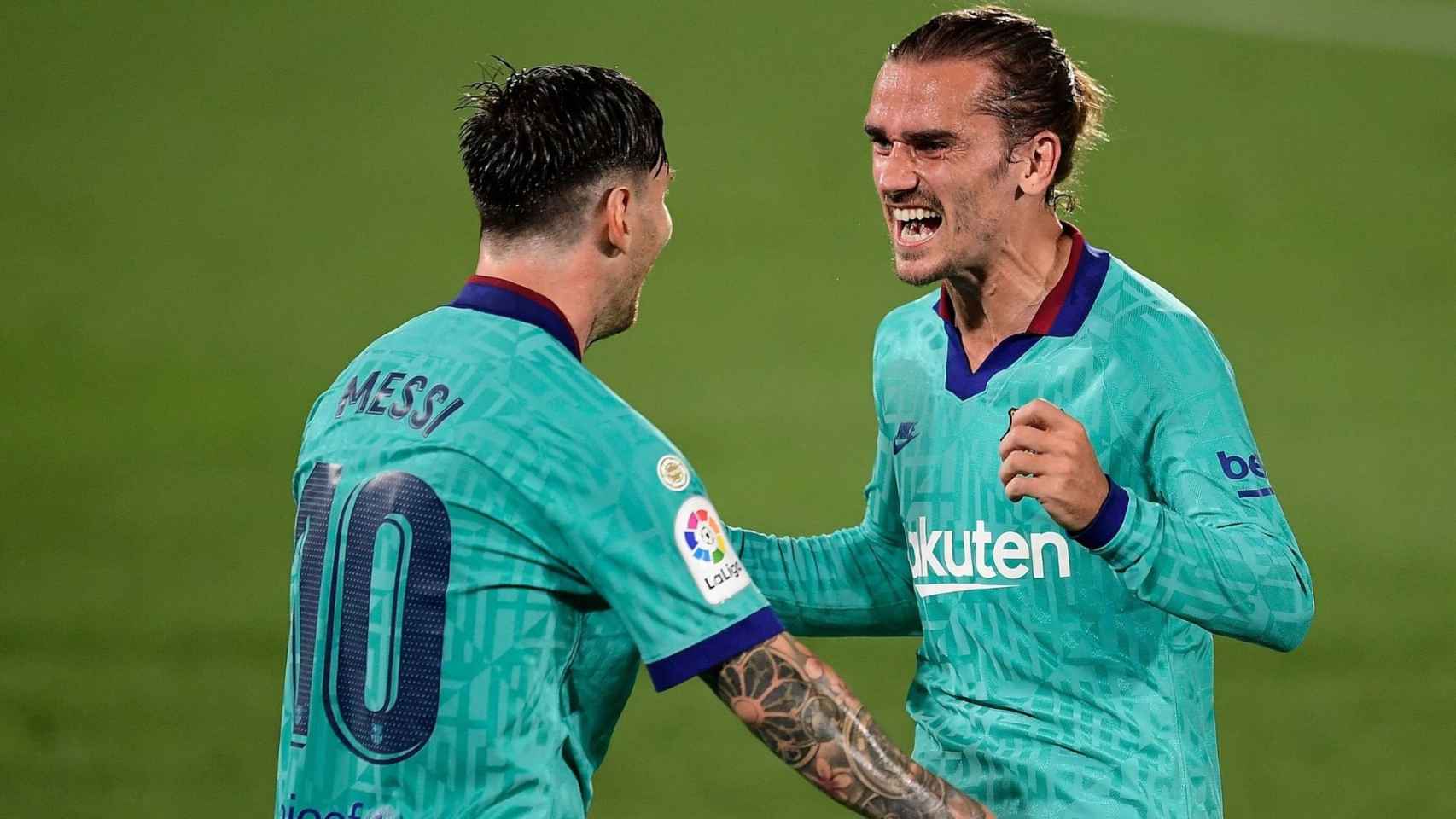 Messi y Griezmann, celebrando uno de los goles ante el Villarreal | EFE