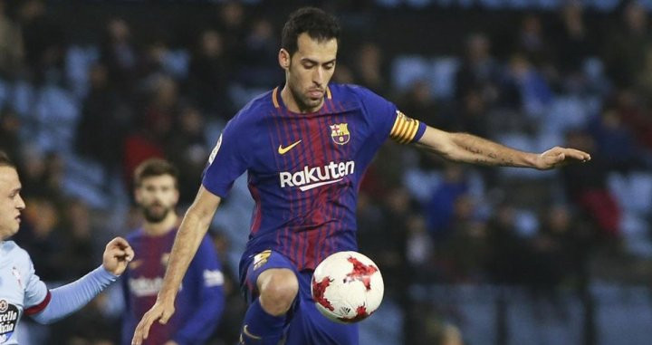 Busquets con el brazalete en Balaídos / EFE