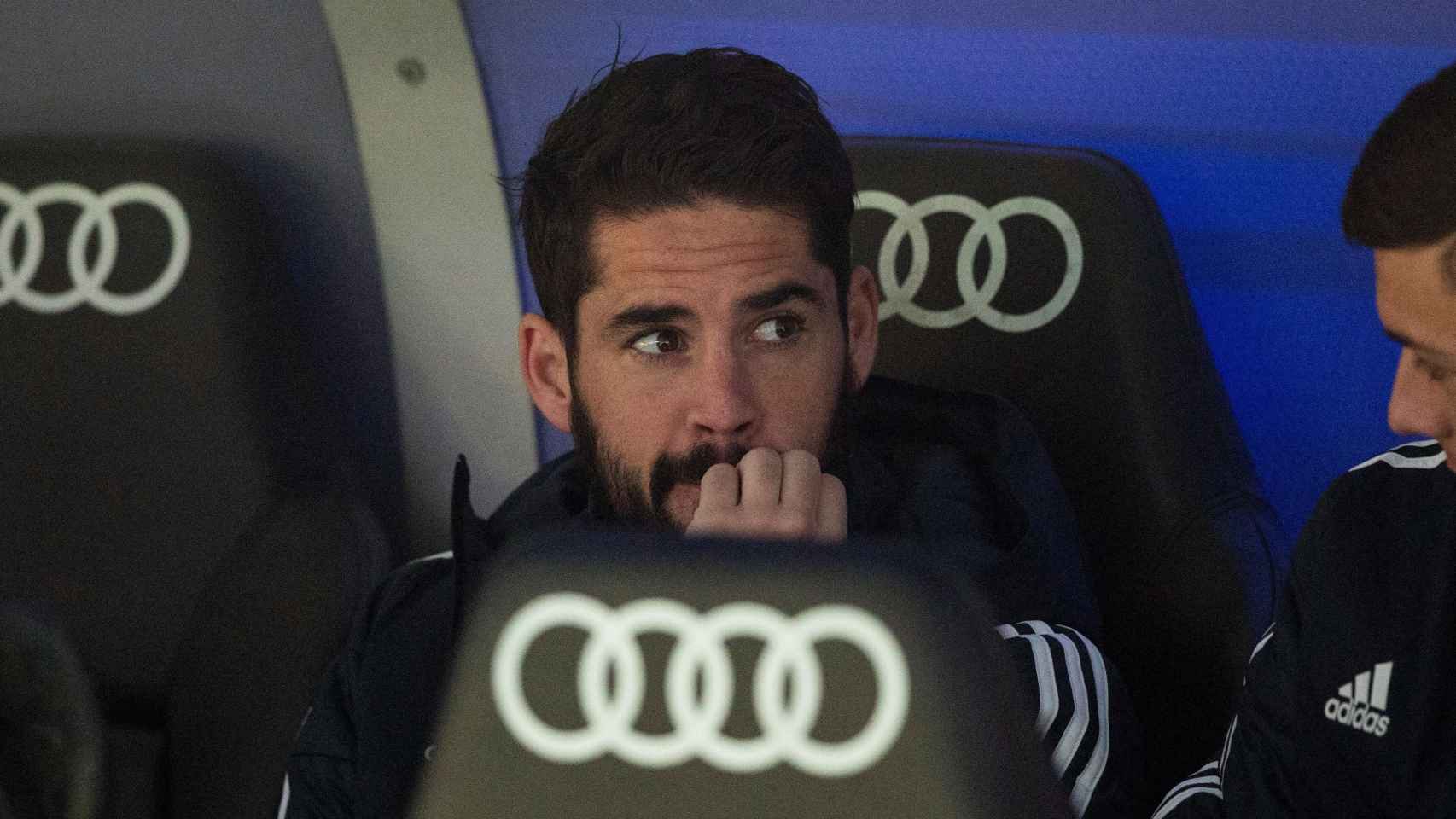 Una foto de Isco Alarcón en el banquillo del Santiago Bernabéu / EFE