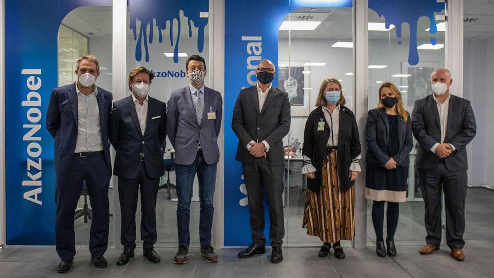 Asistentes a la presentación del 'hub' que ha abierto AkzoNobel en Barcelona para planificar sus centros de Europa / GOVERN