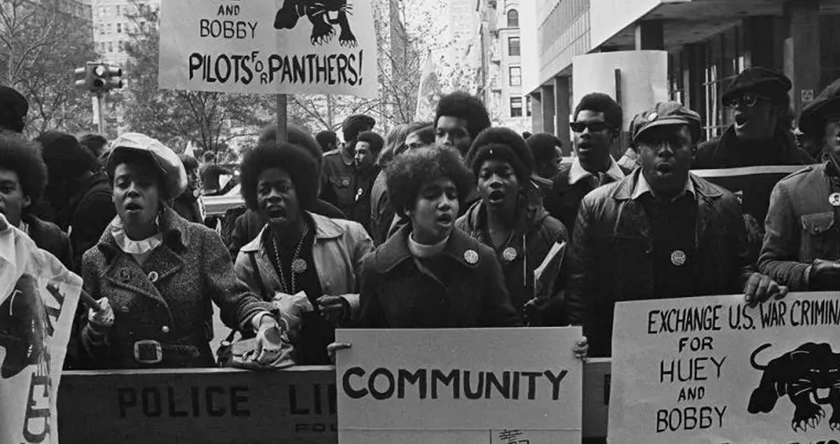 Manifestación de un grupo de mujeres de las Panteras Negras / AL JAZEERA