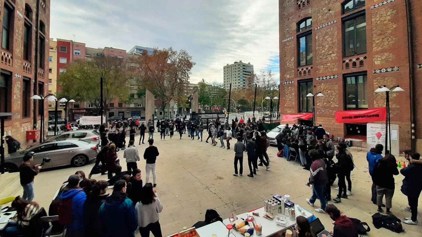 Arran, okupando la Consejería de Salud en Barcelona / TWITTER