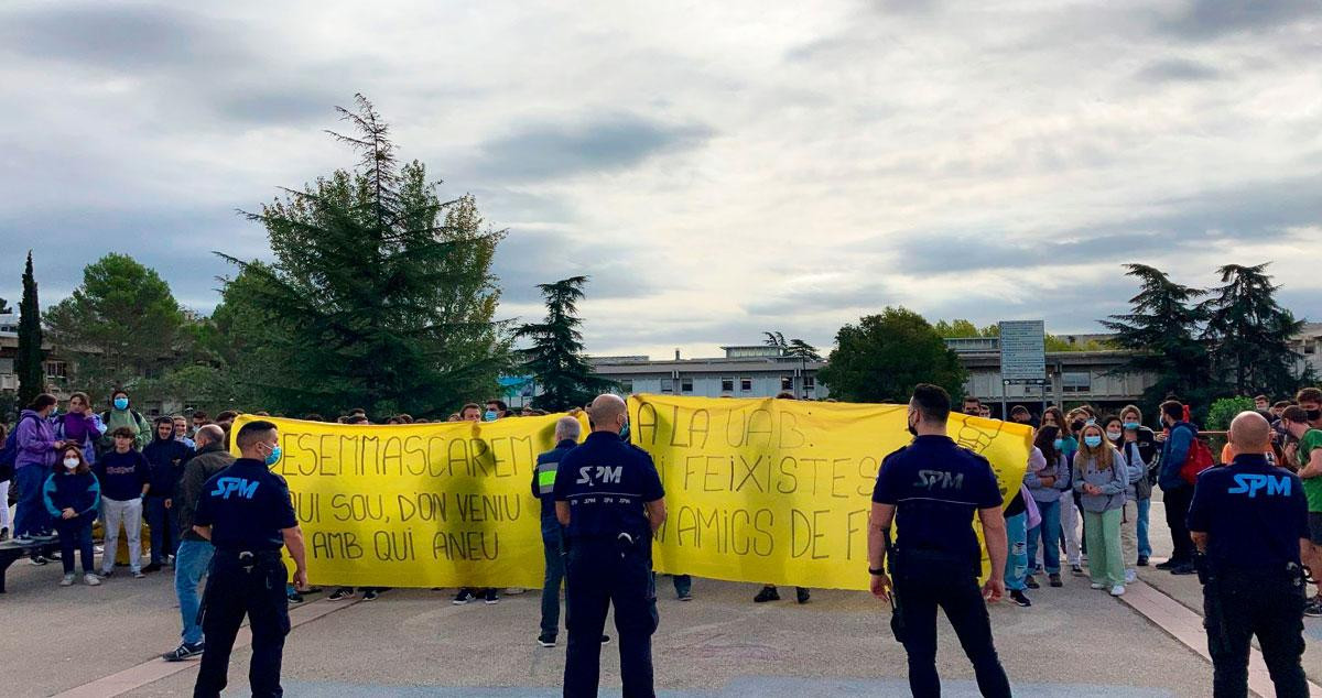 Imagen de la agresión a constitucionalistas en la UAB / SA