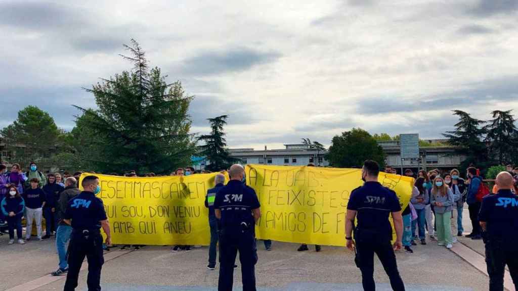 Imagen de la agresión a constitucionalistas en la UAB / SA