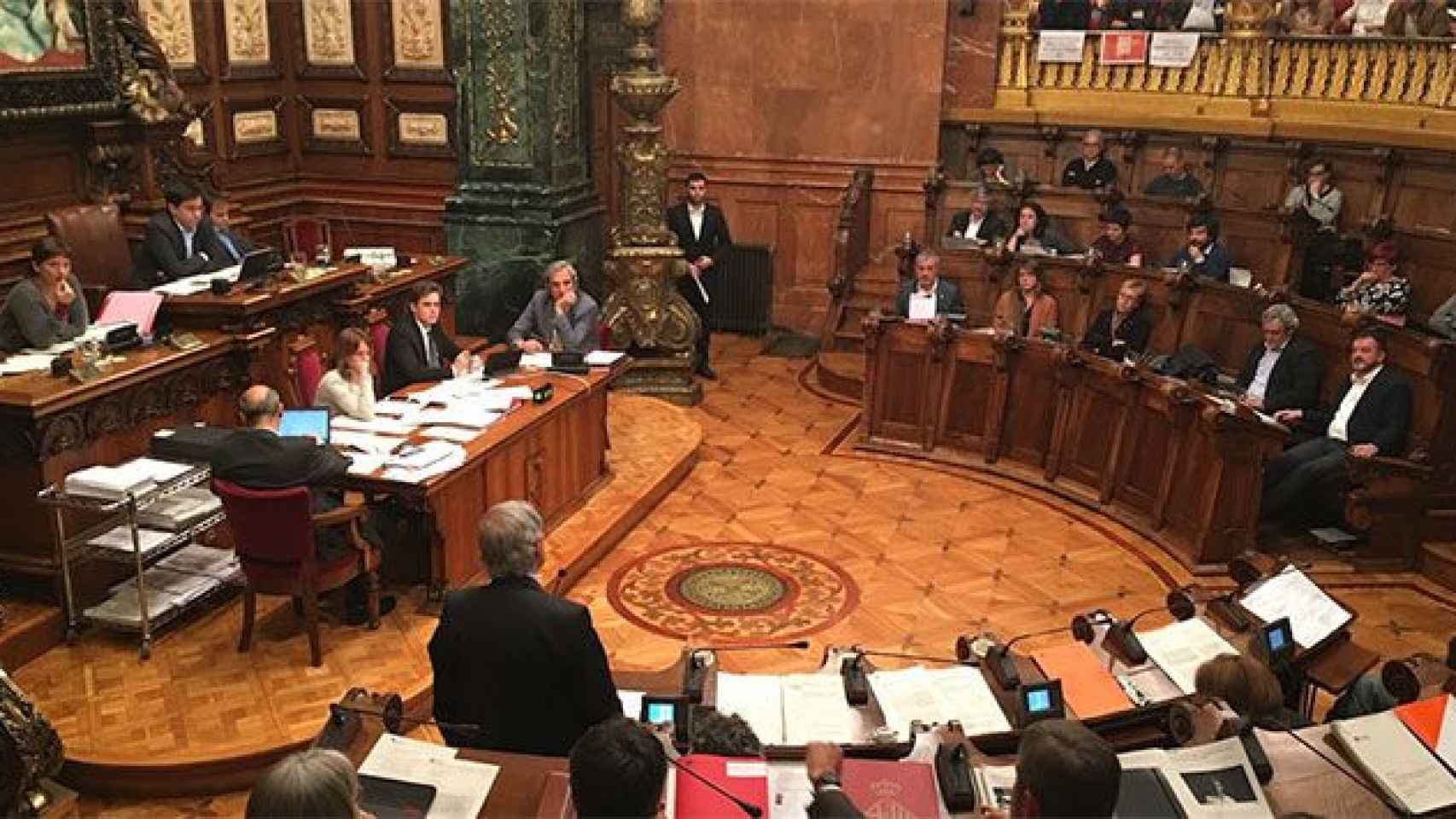 Imagen del plenario municipal de abril del Ayuntamiento de Barcelona / CG