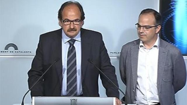 El ex alcalde de Lloret de Mar y ex diputado autonómico de CiU Xavier Crespo y el portavoz del grupo de CiU en el Parlamento autonómico, Jordi Turull.