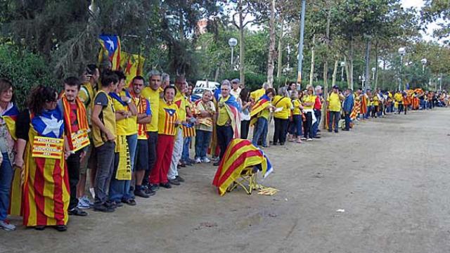 Un tramo de la cadena humana independentista de la Diada, en Barcelona