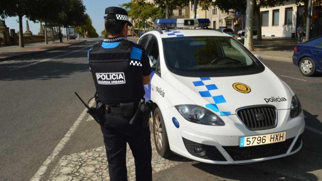 Guardia Urbana de Lleida, que ayer detuvo a un menor por robar un vehículo y darse a la fuga / EUROPA PRESS