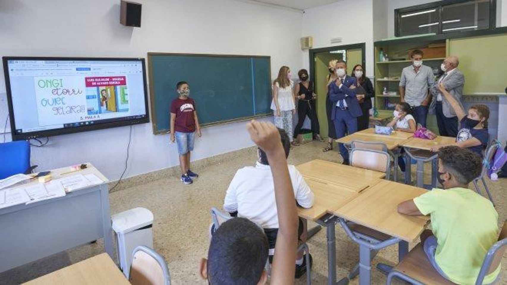 Arranque del curso escolar con la presencia del consejero de Educación de Euskadi, Jokin Bildarratz, en un colegio de Vitoria / CRÓNICA VASCA