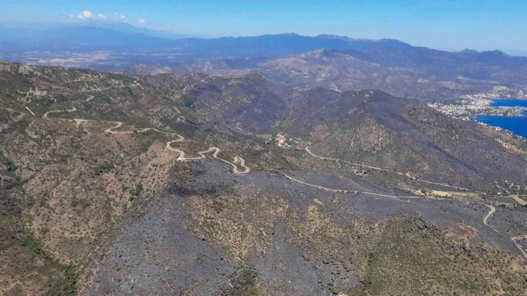 Imagen de la zona que ha devastado el incendio del Cap de Creus / Bombers