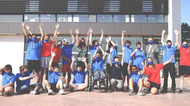 Grupo de niños y profesionales que han participado en el proyecto 'Diversidad e Inclusión' de la Fundación Barça, con el apoyo de la Fundación La Caixa / FUNDACIÓN BARÇA