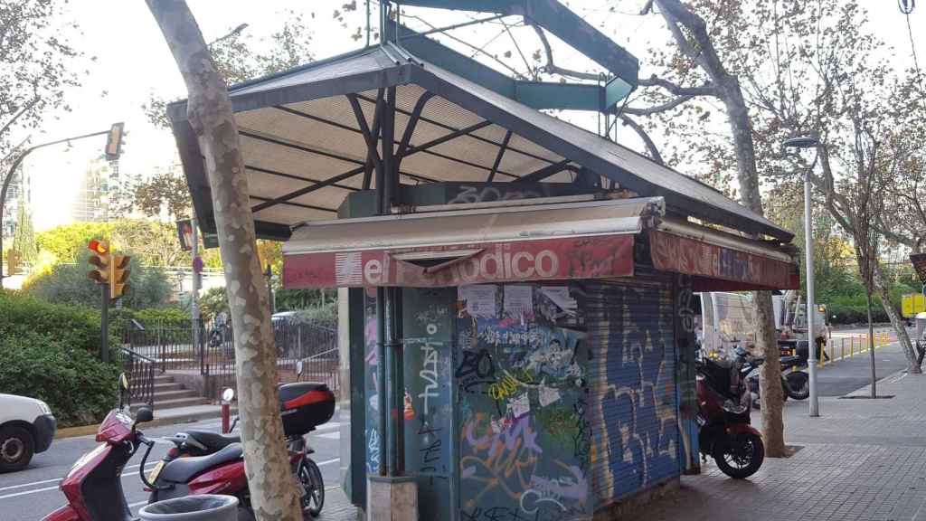 Un quiosco cerrado en una calle de L'Hospitalet / EP