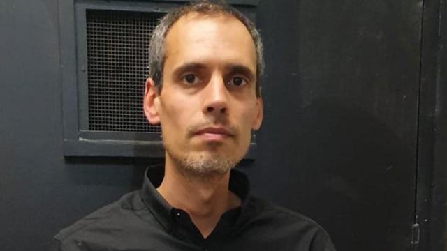 Juan Ramón, el taxista que traslada gratis a los sanitarios / CG