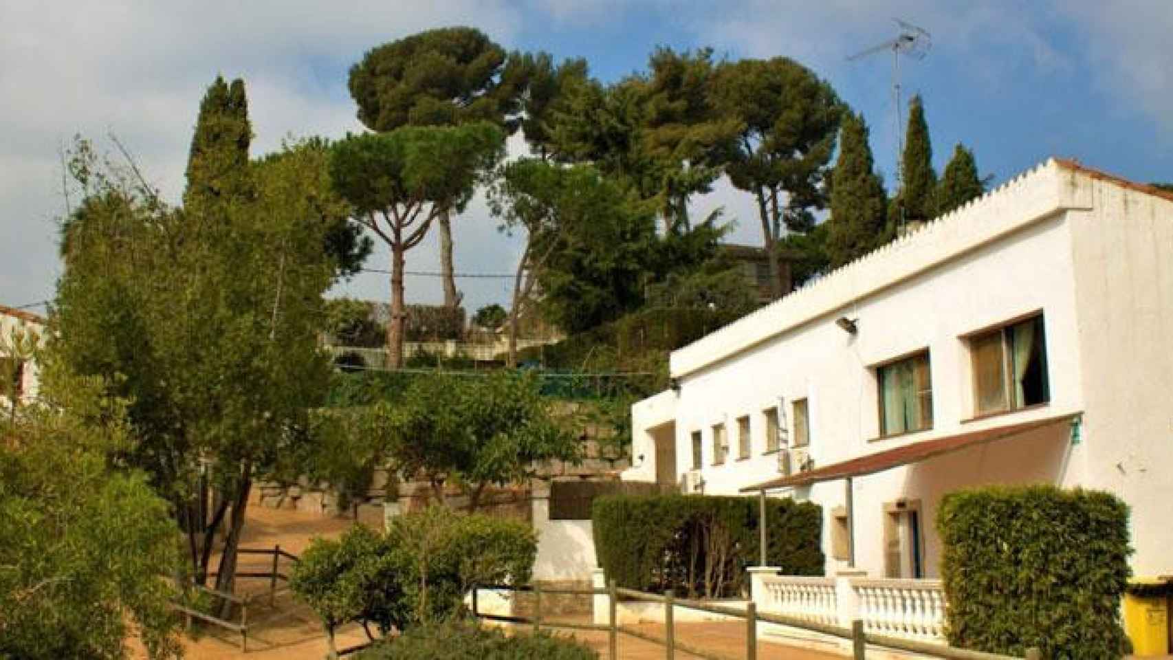 Can Brugarola, centro al que entró el hombre armado con un machete en Canet de Mar / CAN BRUGAROLA