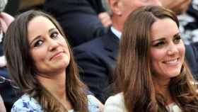 Pippa Middleton (i) y su hermana, la duquesa de Cambridge, en una imagen de archivo / EFE