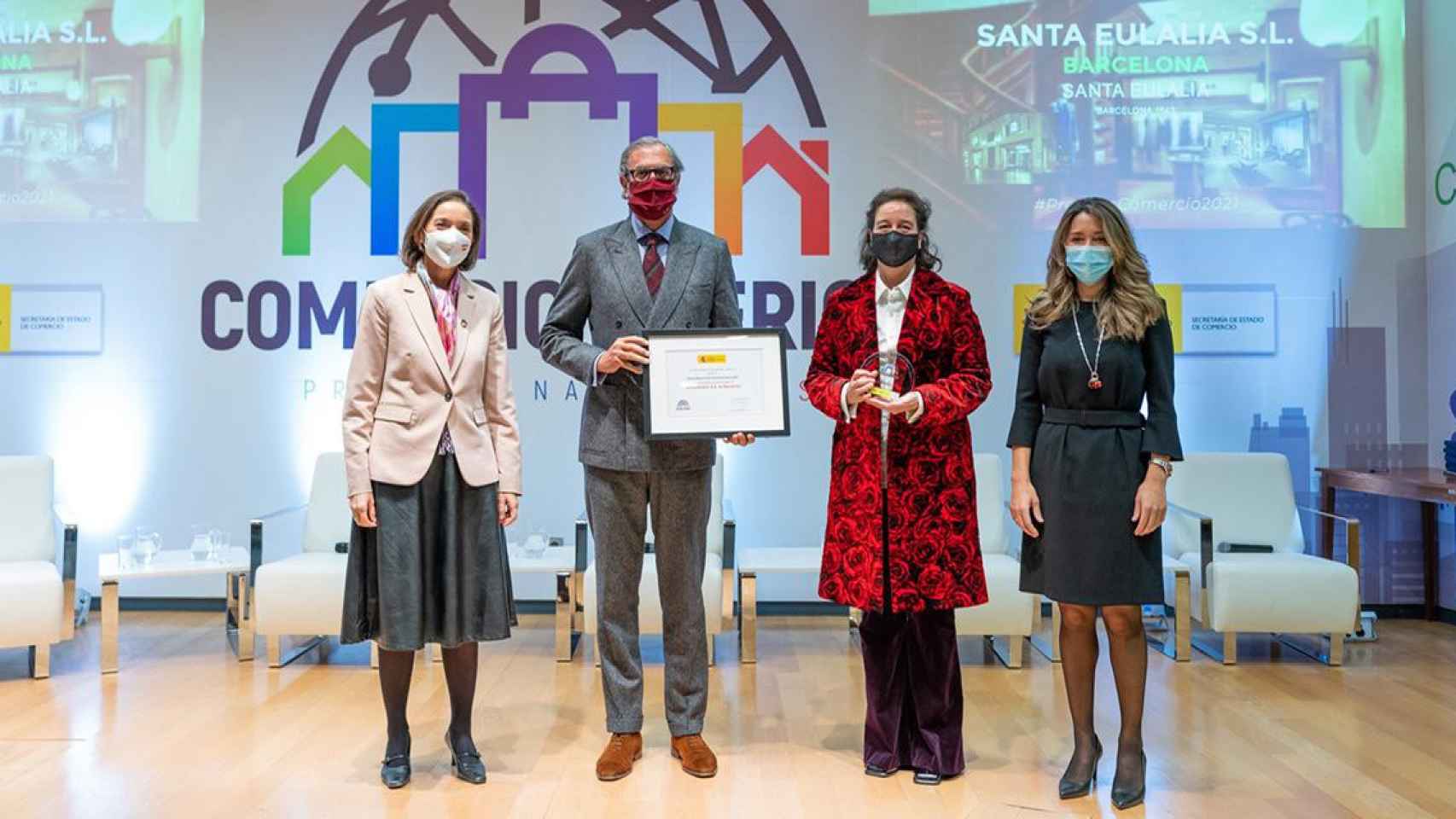 Libramiento del Premio Nacional de Comercio Interior a la tienda Santa Eulalia de Barcelona. De izquierda a derech: Reyes Maroto, Luis Sans, Sandra Dominguez y Xiana Méndez / IT COMUNICACIÓN