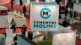 Imagen de un estand de Cementos Molins en una feria comercial / CG