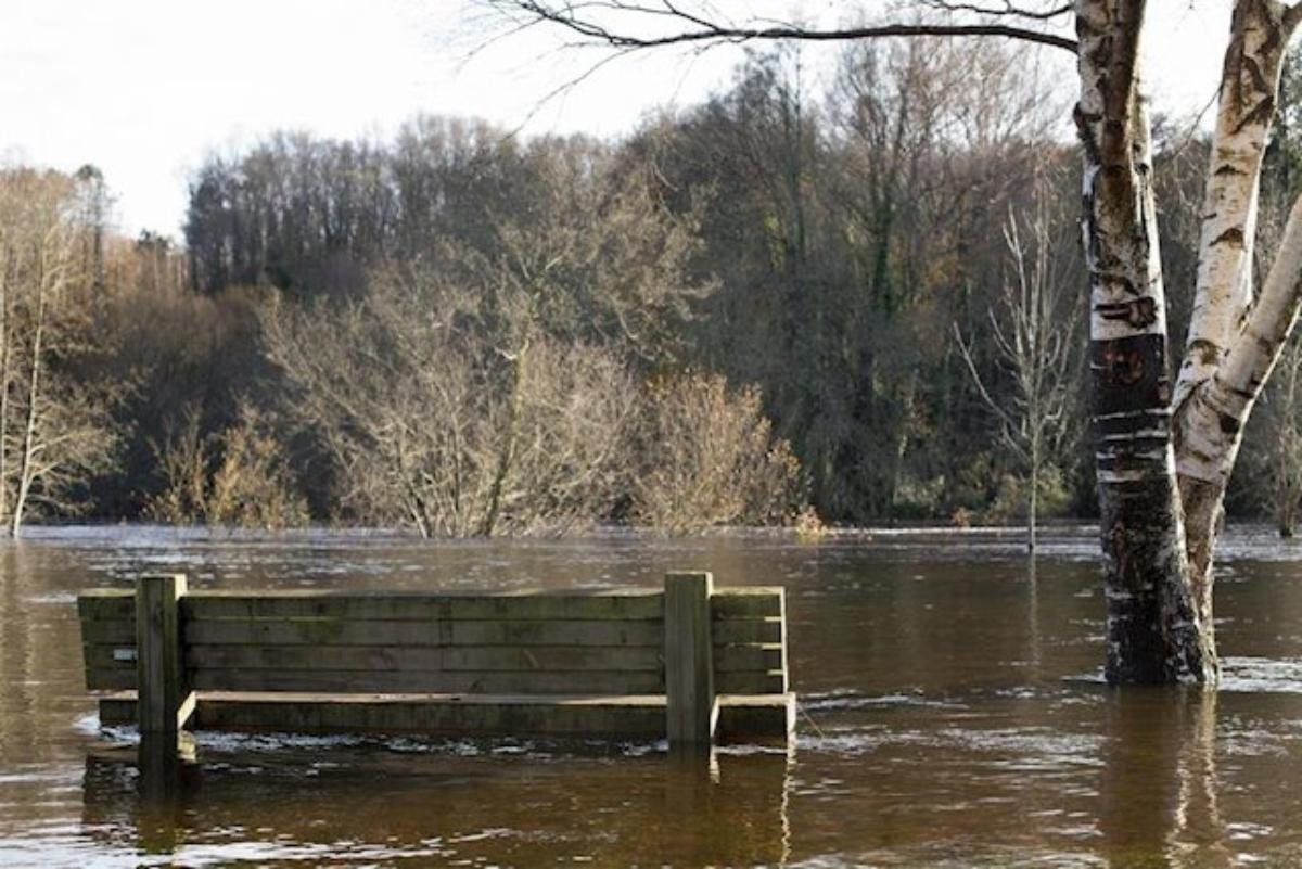 El río Miño, desbordado a su paso por Lugo / EP