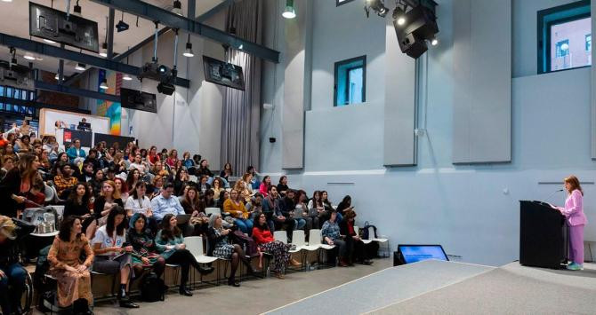 Público en la iniciativa Women Will de Google