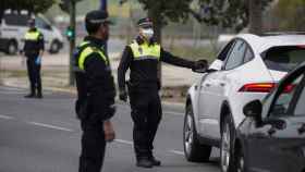 Un control de la policía para controlar el aislamiento durante Semana Santa / EP