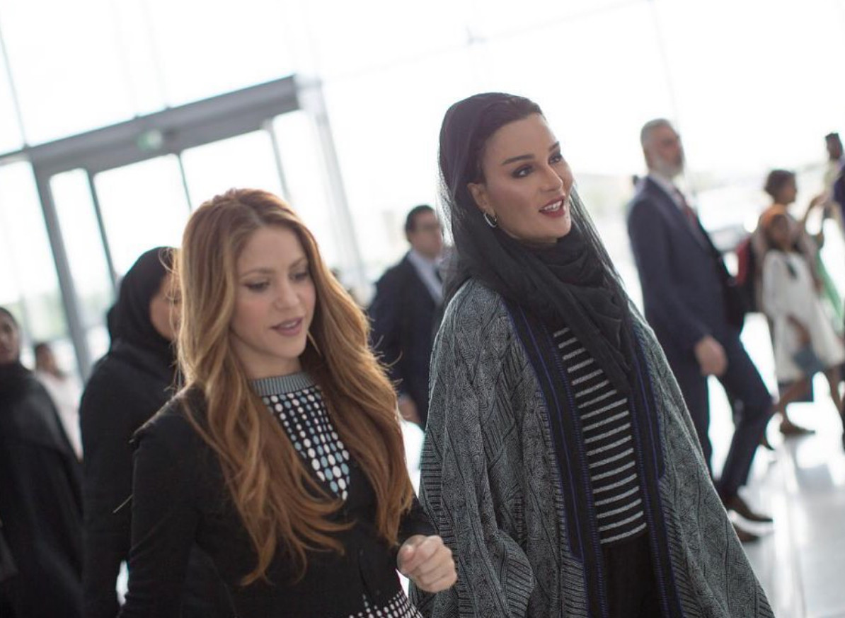 Shakira con Sheikha Moza bint Nasser en Qatar