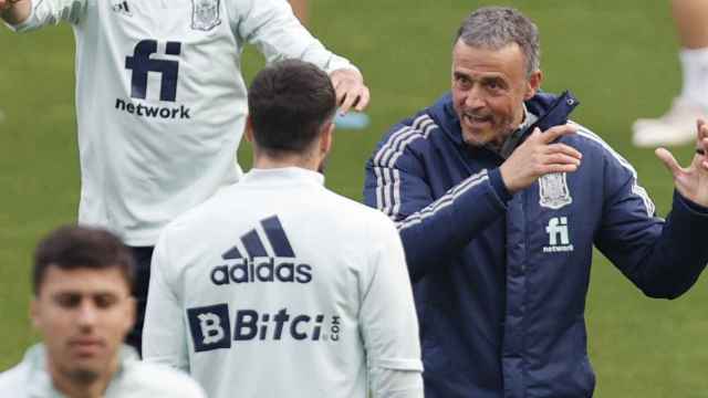 Luis Enrique, dando indicaciones, en un entrenamiento de la selección española antes del Mundial / EFE