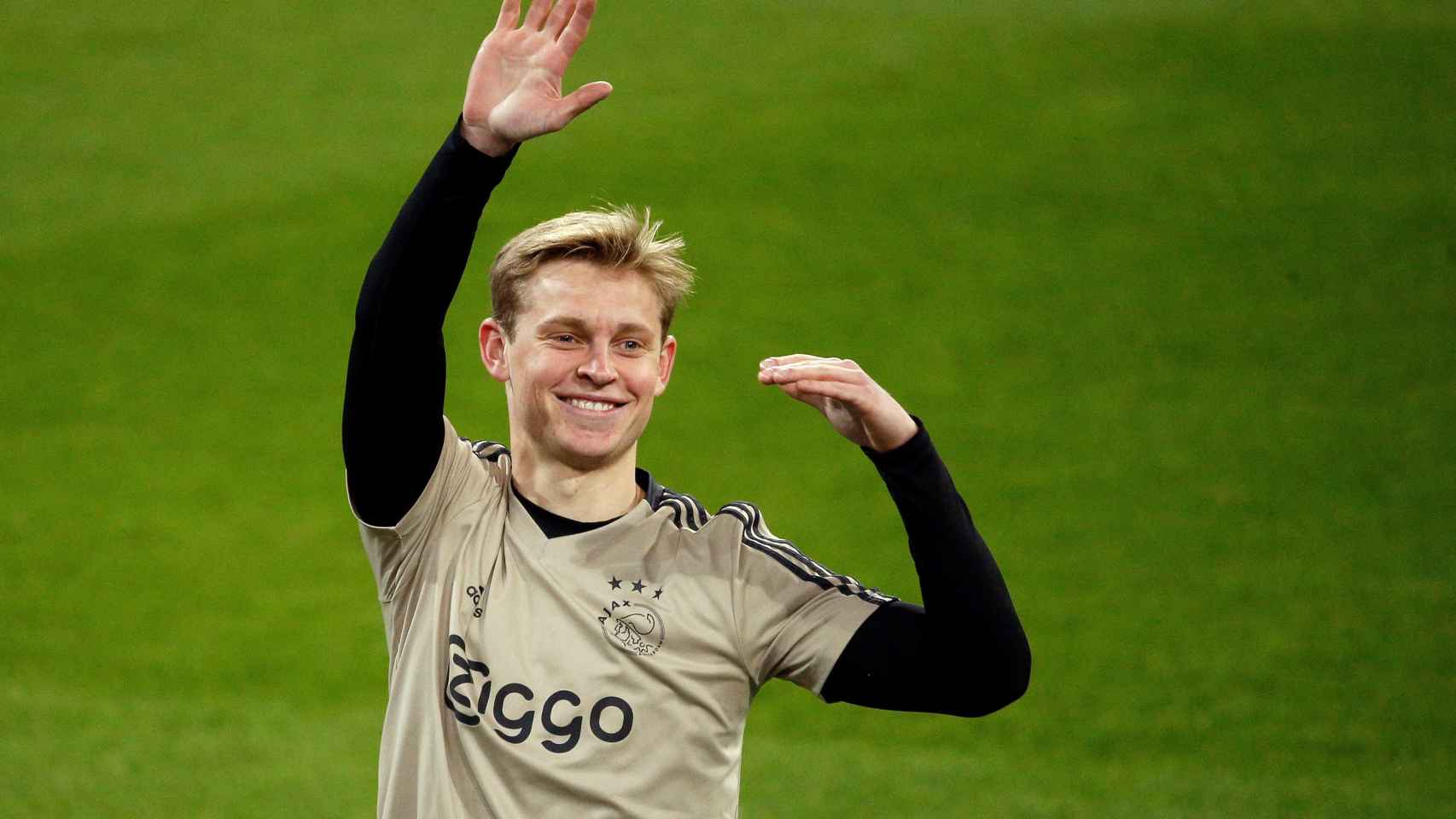 Frenkie de Jong durante el entrenamiento del Ajax en el Santiago Bernabéu / EFE