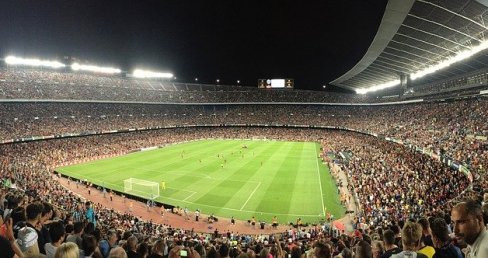 Camp Nou lleno de público / PIXABAY