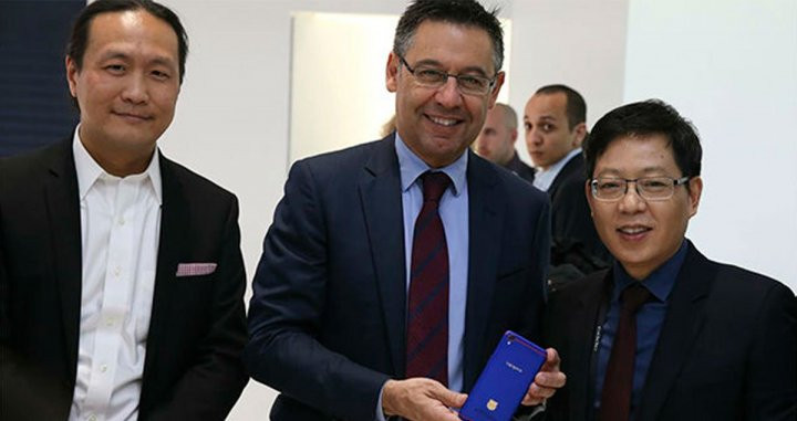 Dídac Lee junto al presidente Josep María Bartomeu / REDES