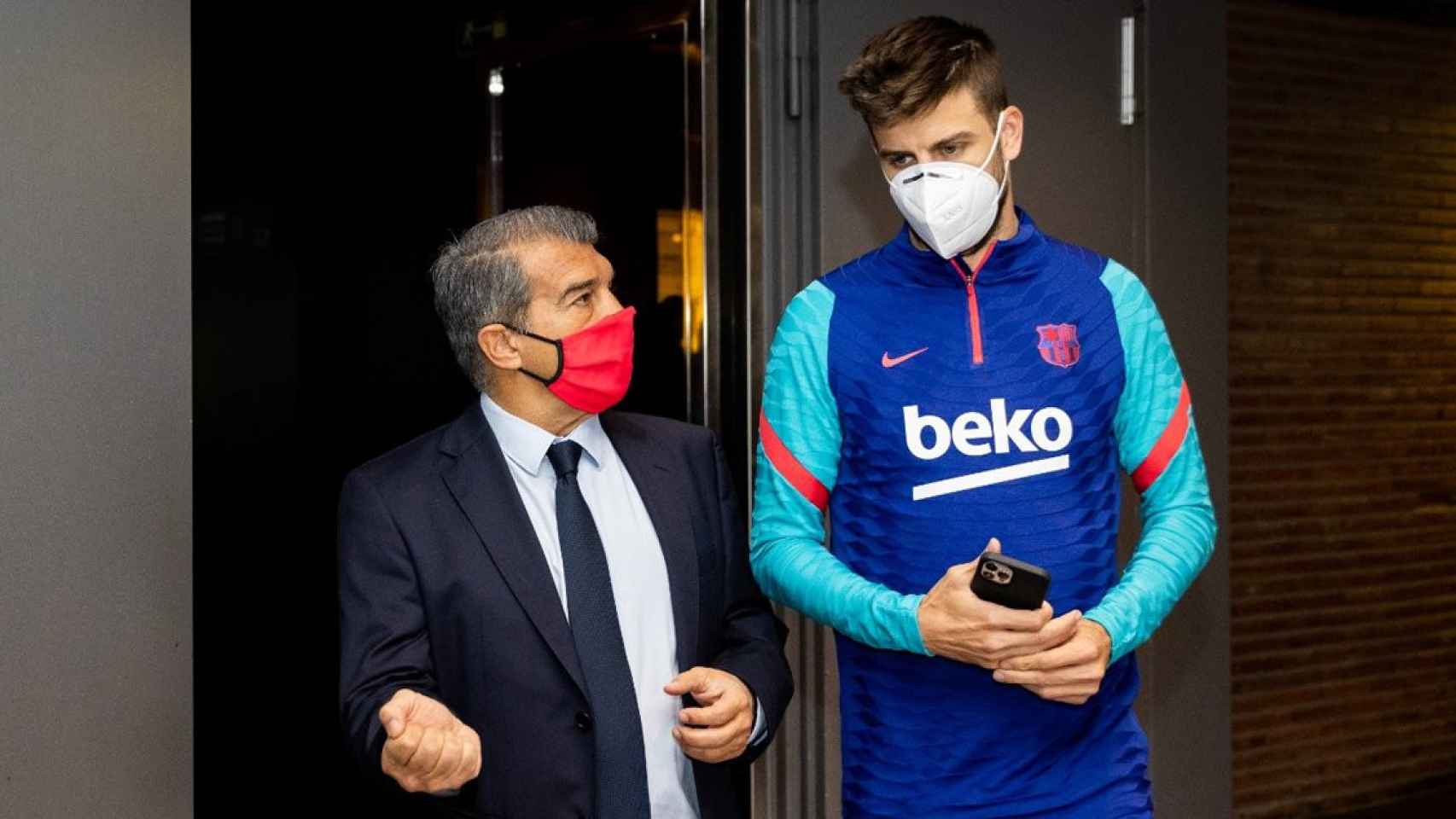 El presidente del Barça, Joan Laporta, junto a Gerard Piqué / FCB