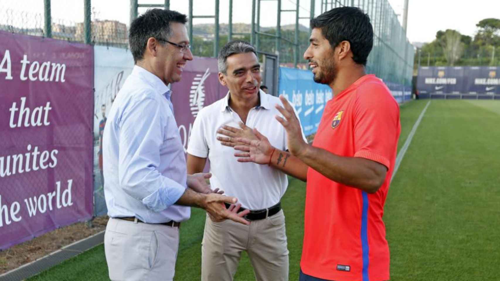 Josep Maria Bartomeu y Luis Suárez en una imagen de archivo / Redes