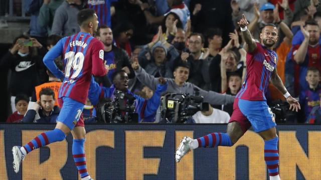 Memphis Depay celebra su gol al Mallorca / EFE
