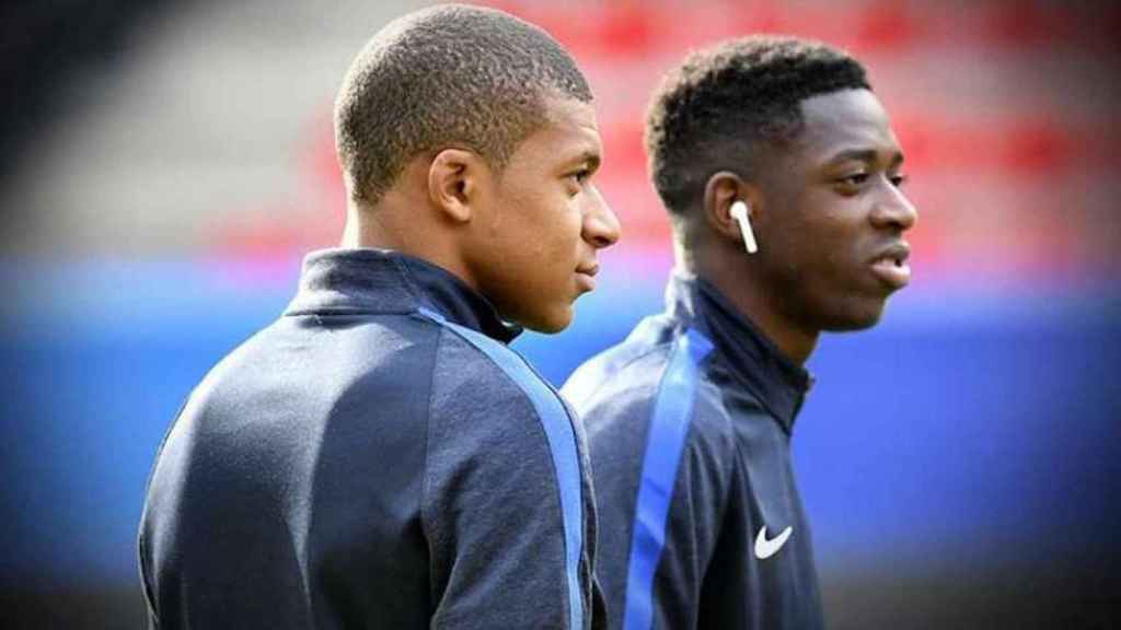 Una foto de Kyllian Mbappé y Ousmane Dembelé con la selección francesa