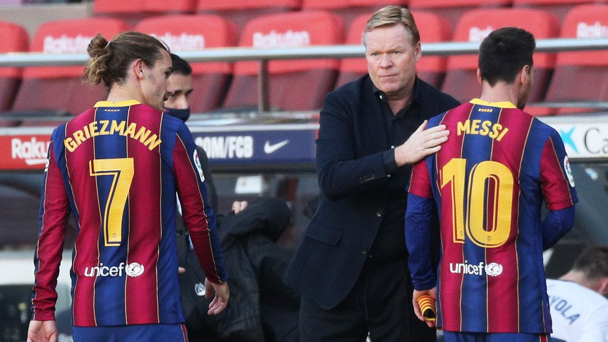 Messi y Koeman en un partido del Barça / EFE