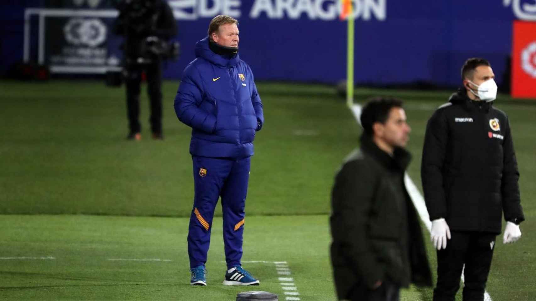 Ronald Koeman en el partido en Huesca / FC BARCELONA