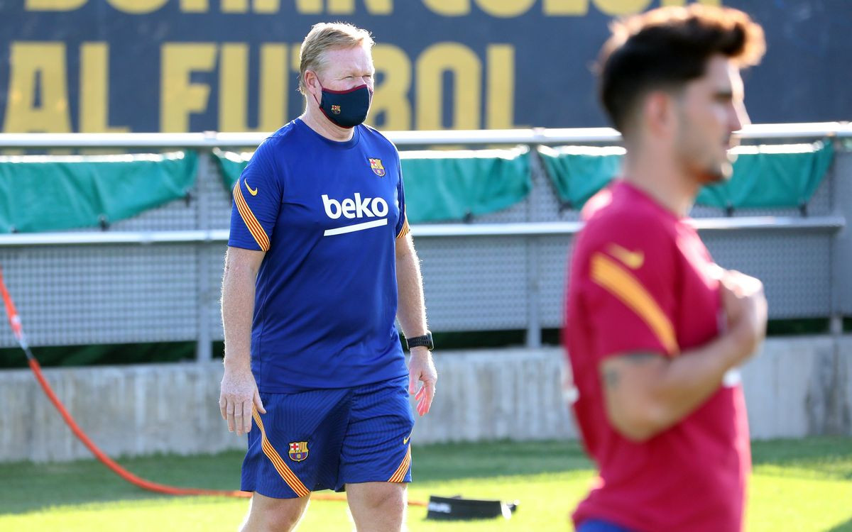 Ronald Koeman durante un entrenamiento /FCB