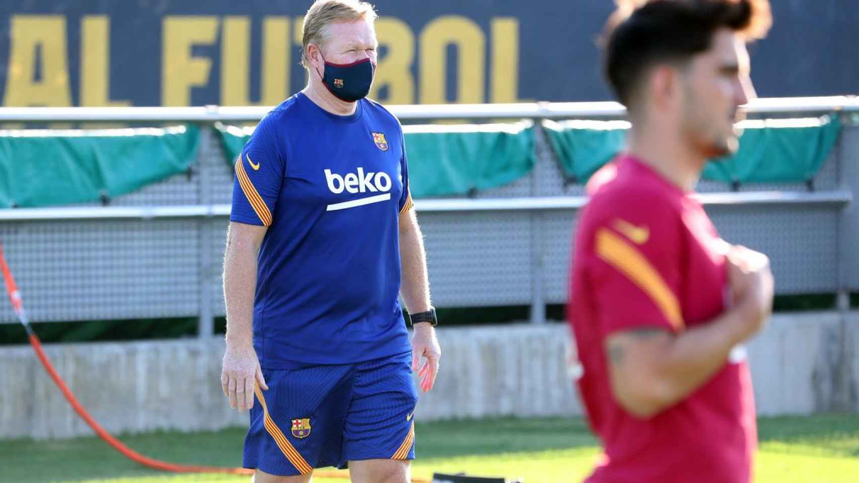 Ronald Koeman durante un entrenamiento /FCB