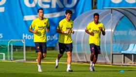 Sergio Busquets, Carles Aleñá y Ansu Fati en un entrenamiento del Barça / FCB