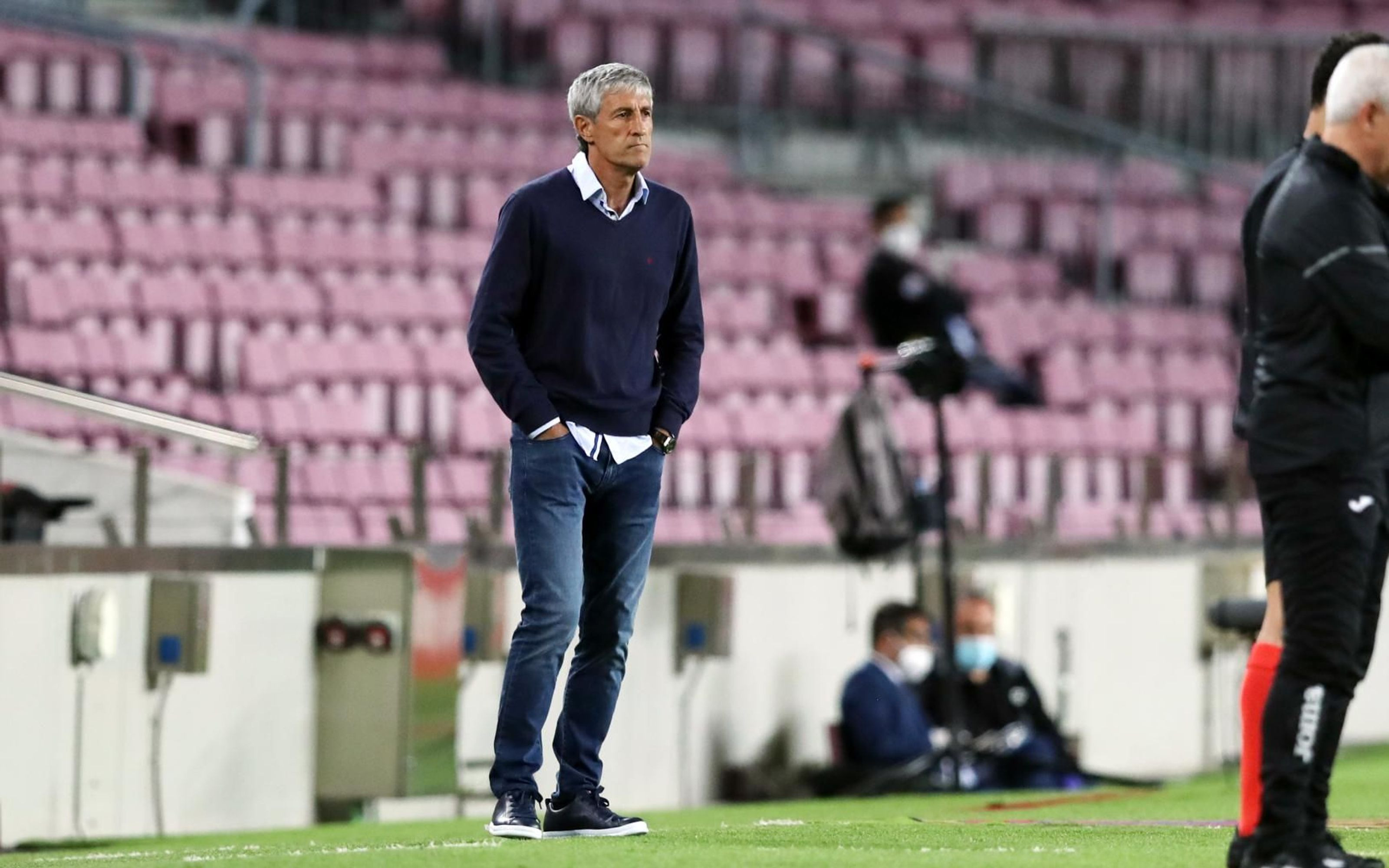 Quique Setién en la banda en el partido contra el Leganés / FC Barcelona