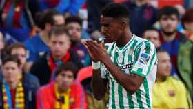 Junior Firpo contra el FC Barcelona / EFE