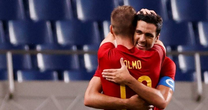 Dani Olmo y Mikel Merino, titulares con la Roja