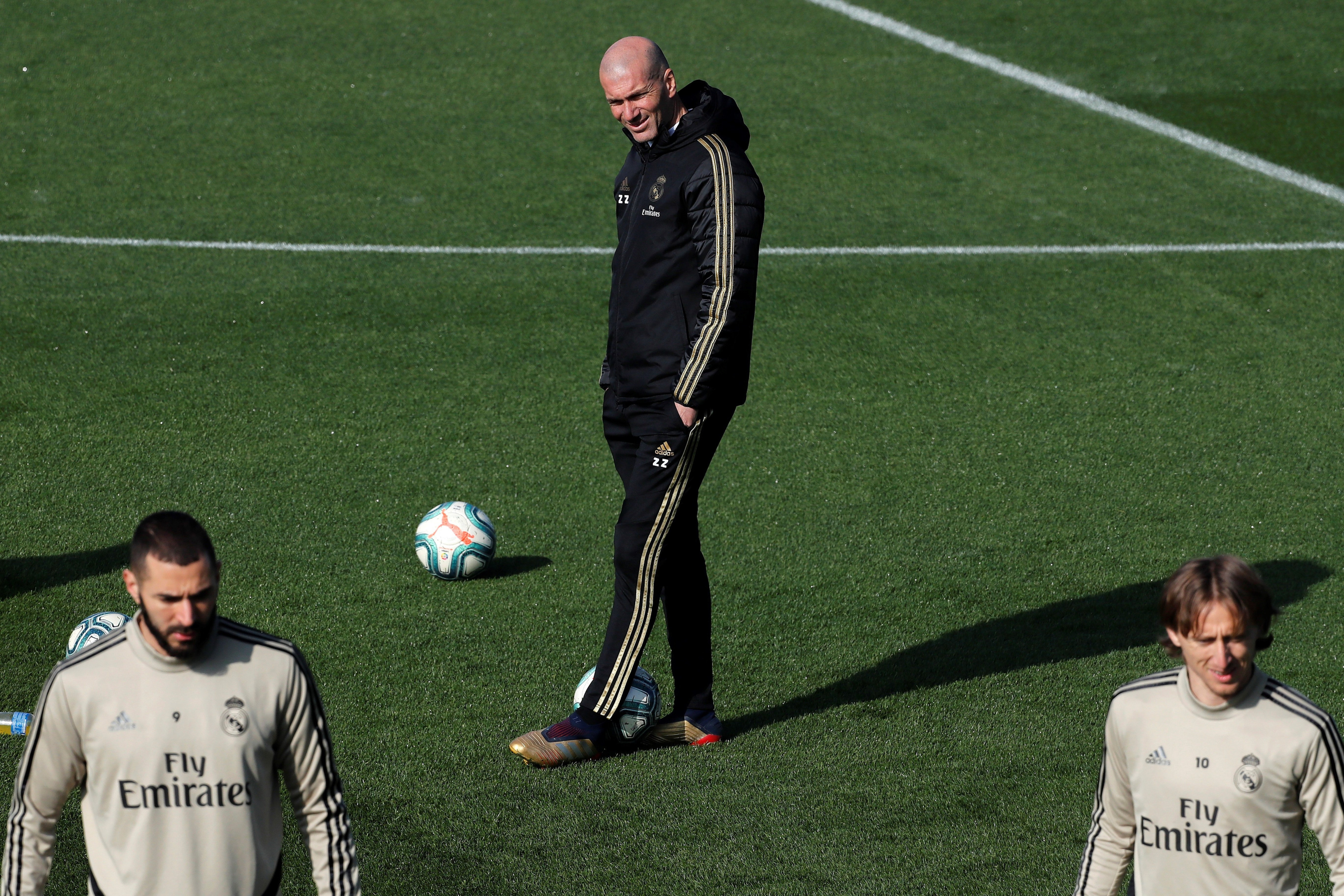 Zidane en un entrenamiento del Real Madrid / EFE