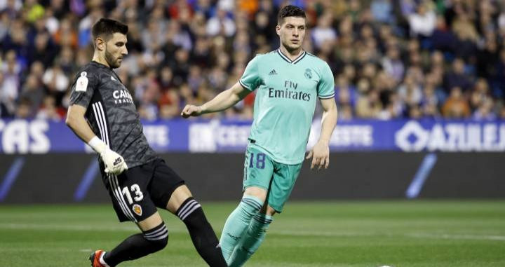 Luka Jovic durante el partido contra el Zaragoza / EFE