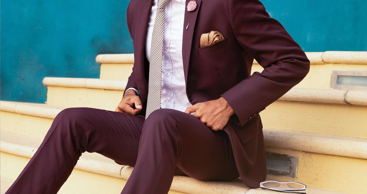 Una persona vestida con una corbata / PEXEL