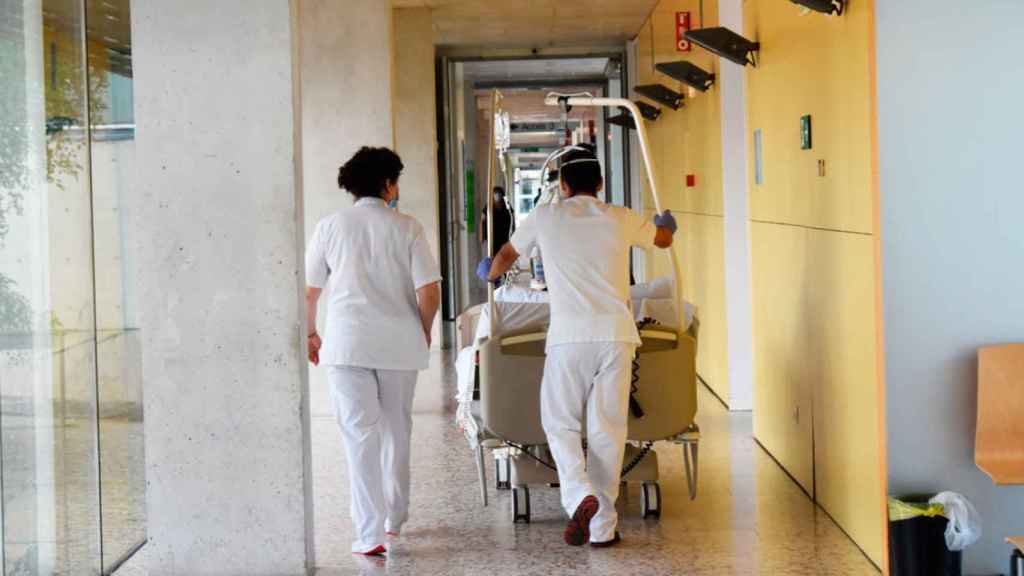 Sanitarias trabajando en el IAS Girona / Cedida