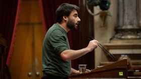 El diputado de los comuns en el Parlament Lucas Ferro, en una imagen de archivo durante una intervención en el Parlament / DAVID ZORRAKINO - EUROPA PRESS