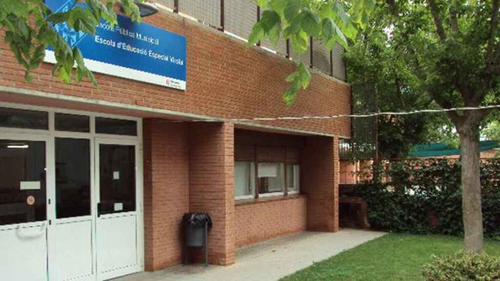 Entrada de la Escola Virolai de Cornellà de Llobregat, ejemplo de escuelas municipales de educación especial que podría ser transferida a la Generalitat / ESCOLA VIROLAI